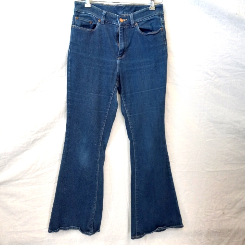 🌟 LL Bean women's high waisted, flared denim, size 6